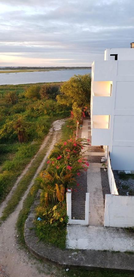 Отель Solar Teixeira Flats Порту-де-Галиньяш Экстерьер фото
